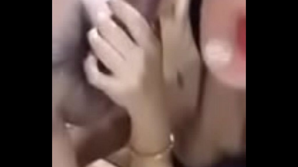 เย็ดหีทั้งควยทั้งดิลโด้ เย็ดหีของเธอ เอาซะเสียวหีไปหมดเลย